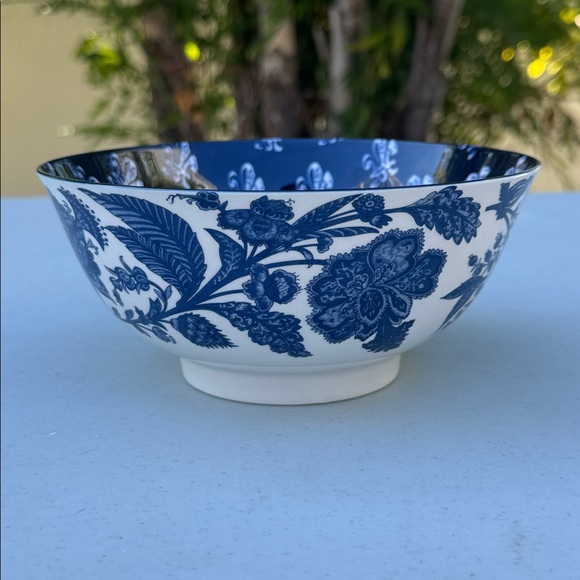 Elegant Fleur de Lis Blue and White Decorative Bowl - Picture 2 of 3